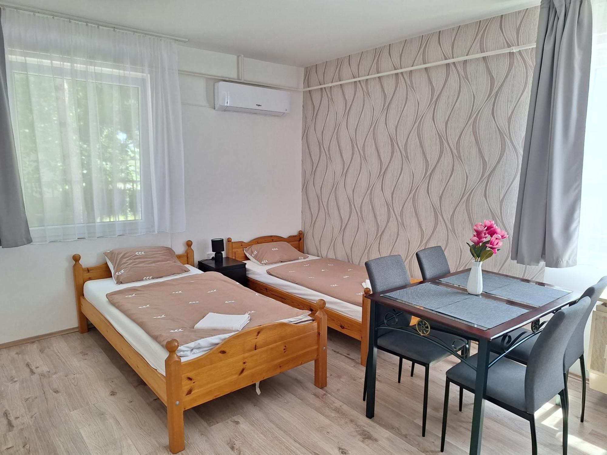 Nikolett Apartman Hajduszoboszlo Ngoại thất bức ảnh