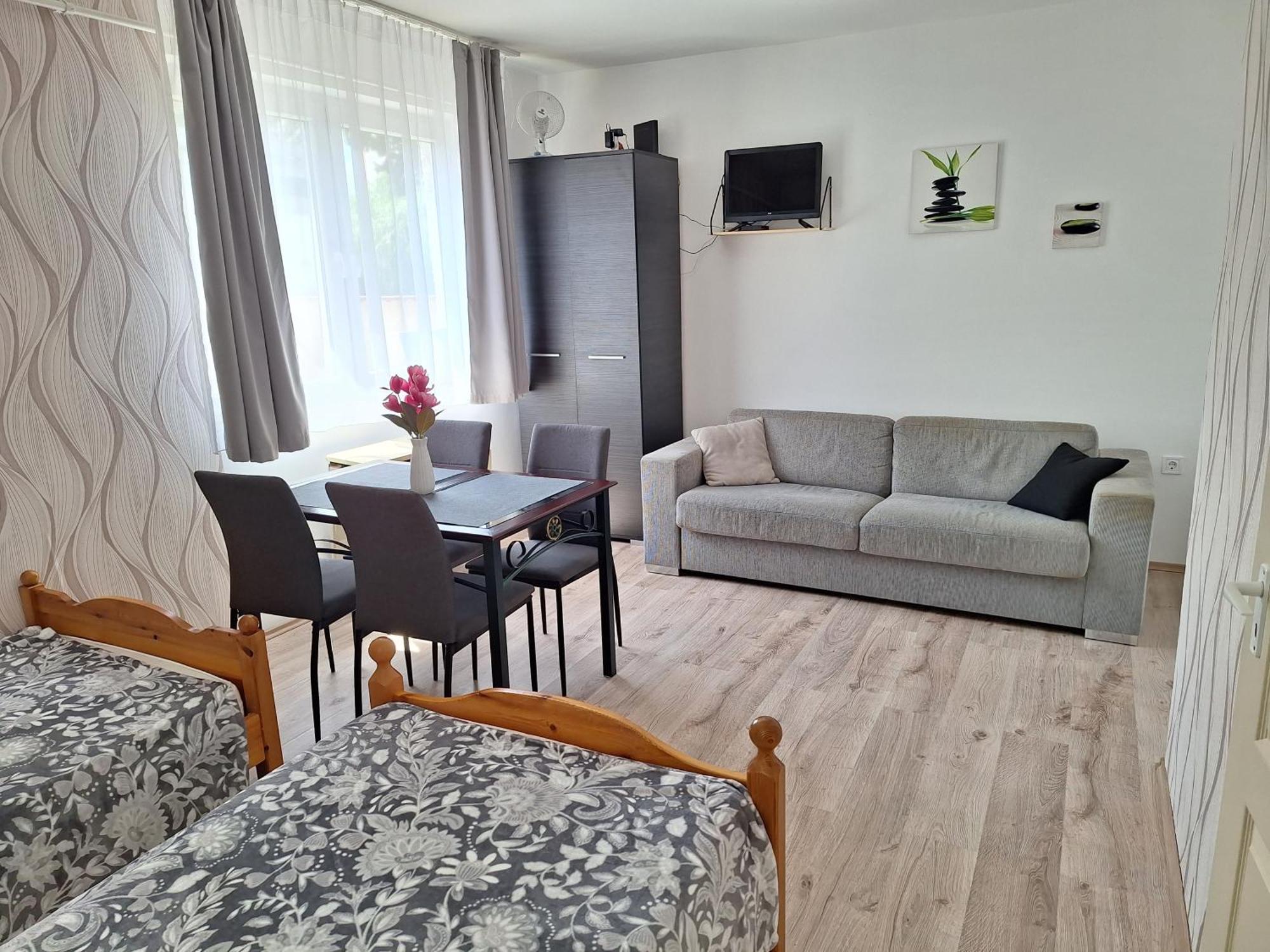 Nikolett Apartman Hajduszoboszlo Ngoại thất bức ảnh